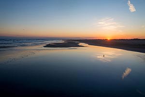 九十九里浜　大きな浜と大きな海と大きな空と小さな人