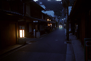 鞆の浦　夜の街